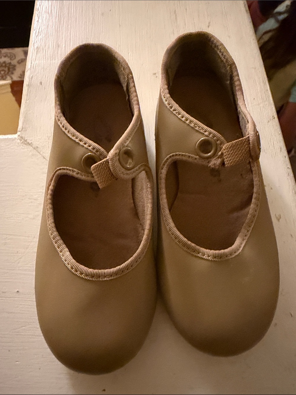 Girl Tap Shoes in Tan